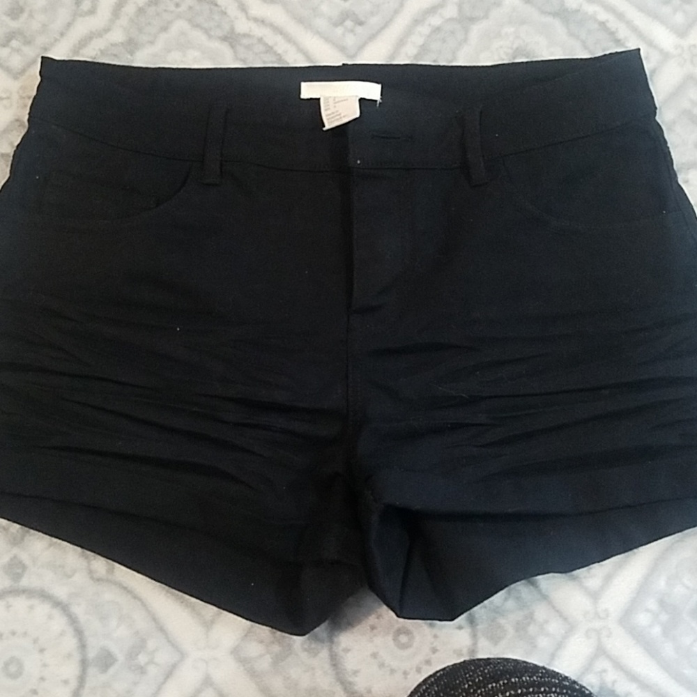 H&M black shorts
